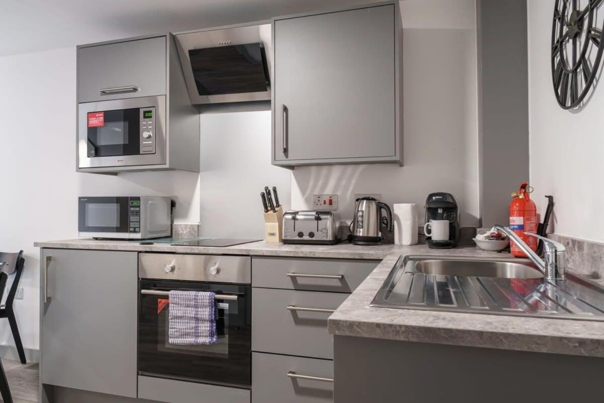Lovely 1 Bed Apartment In Liverpool Centre מראה חיצוני תמונה