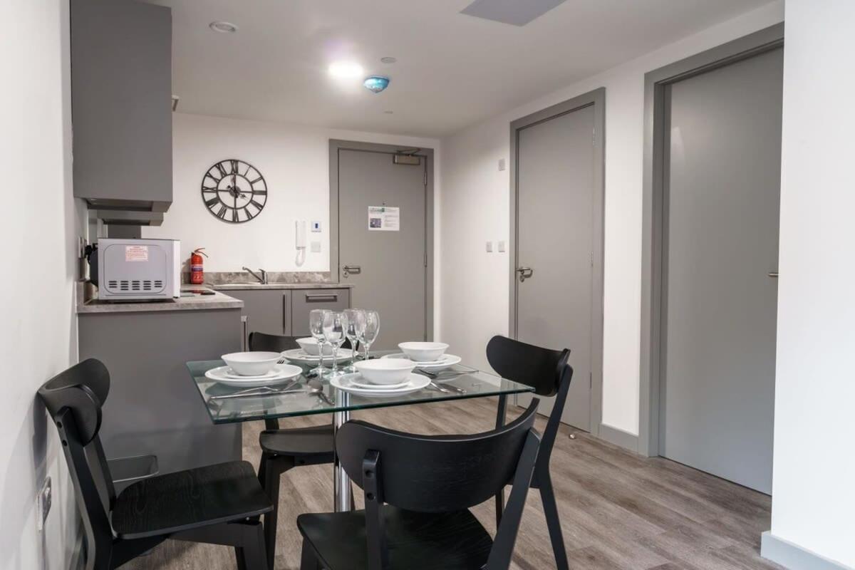 Lovely 1 Bed Apartment In Liverpool Centre מראה חיצוני תמונה