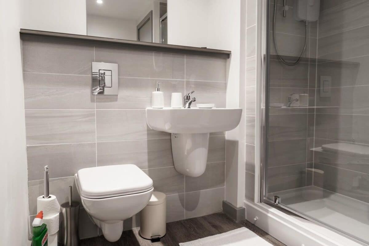 Lovely 1 Bed Apartment In Liverpool Centre מראה חיצוני תמונה
